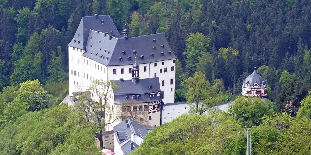 Schloss Burgk vom Saaleturm aus gesehen